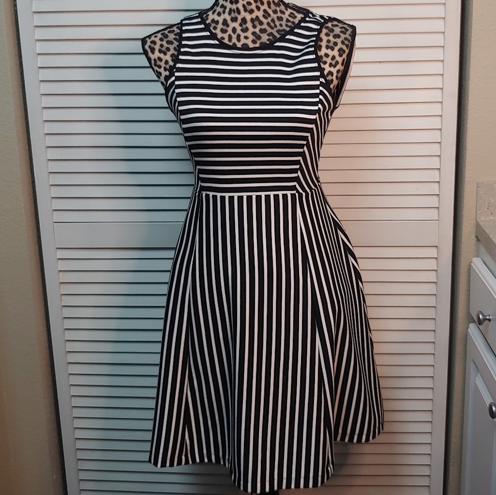 Banana Republic Striped Dress w/Pockets